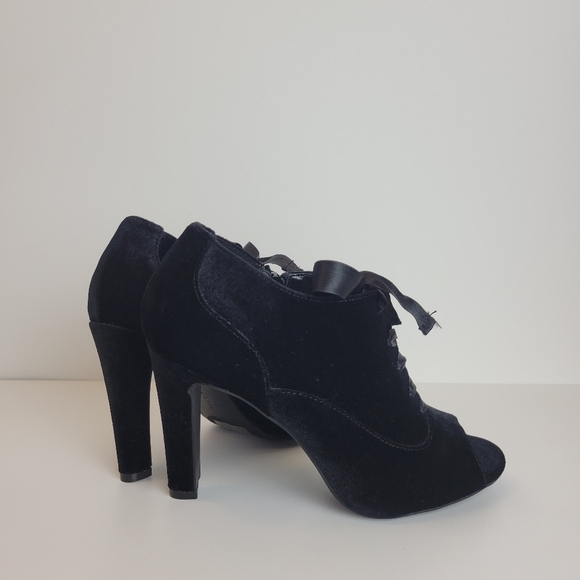 Black velvet heel satin laces coquette nwot - Picture 3 of 13